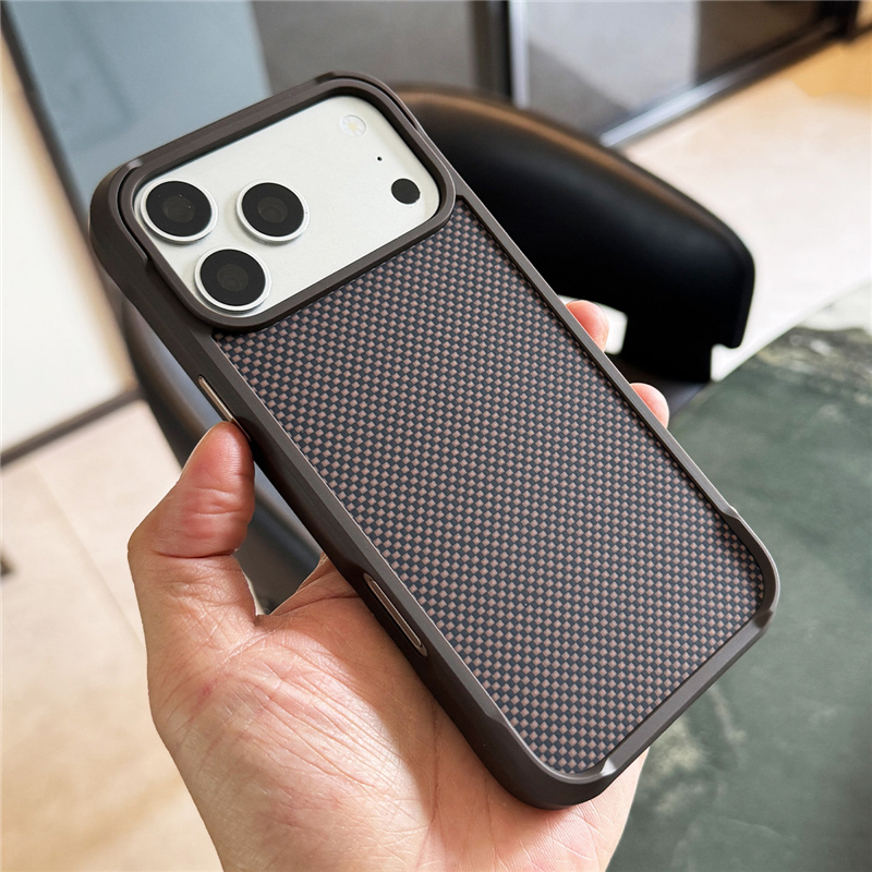 Coque antichoc en fibre de car - Tech Accessories Hard Case avis et prix